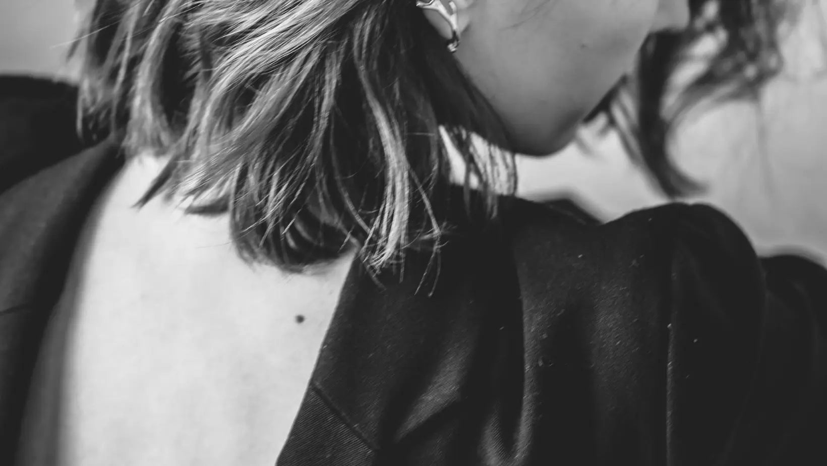 Smart Ways to Wear Backless Dresses at the Office Smart Ways to Wear Backless Dresses at the Office
