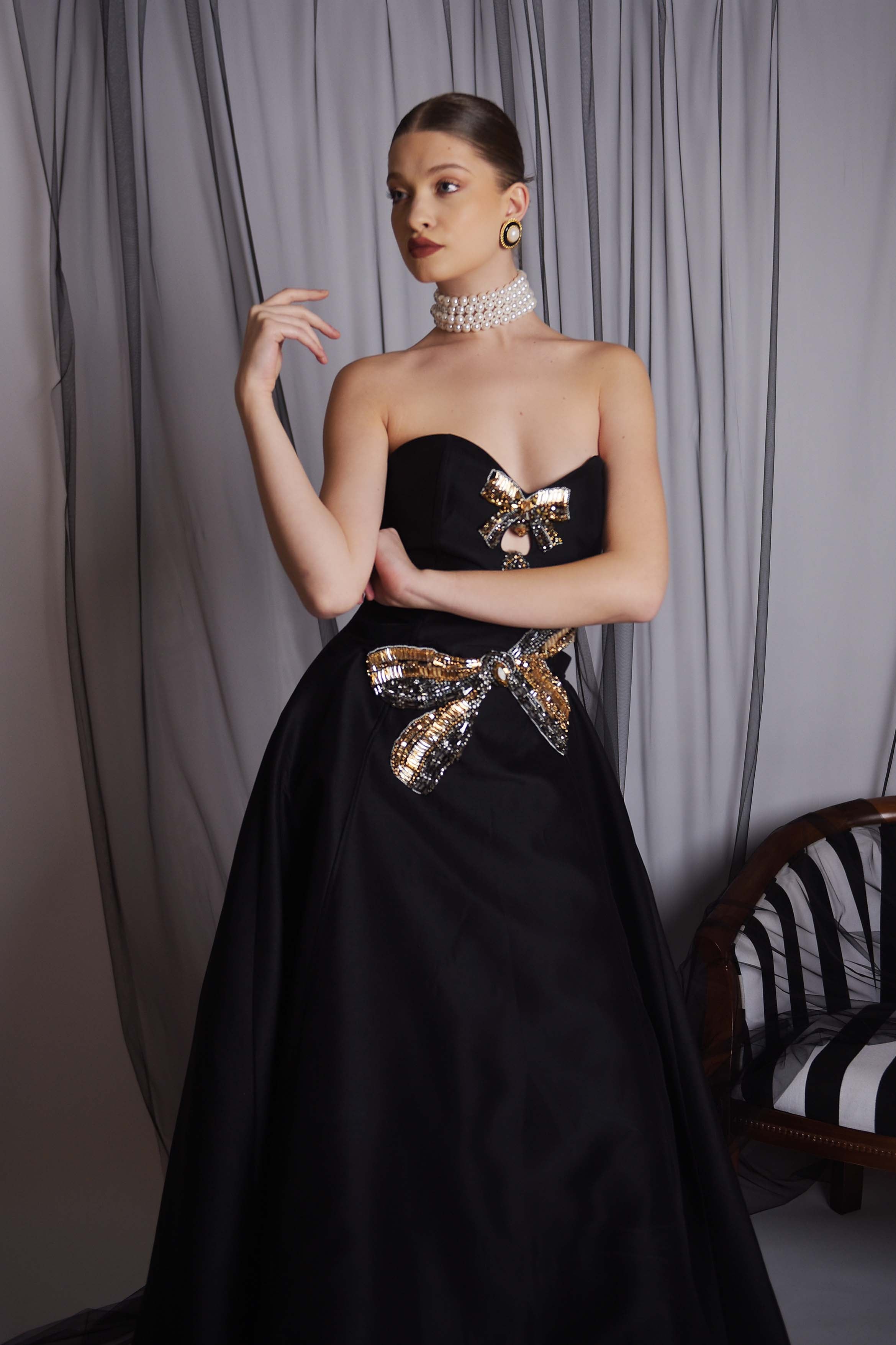 Rochie eleganta cu trena si aplicatie funda Araftu Couture