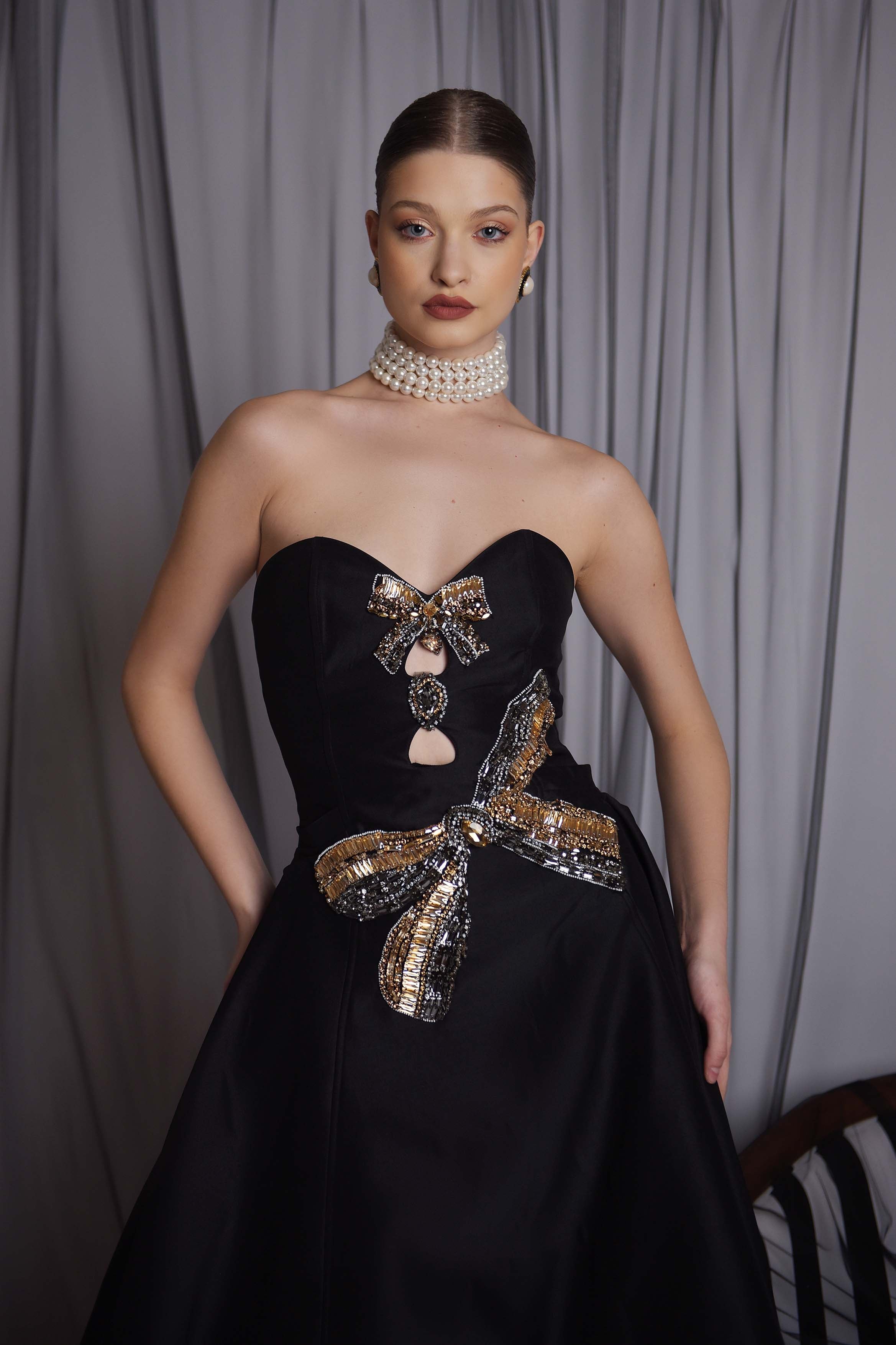 Rochie eleganta cu trena si aplicatie funda Araftu Couture
