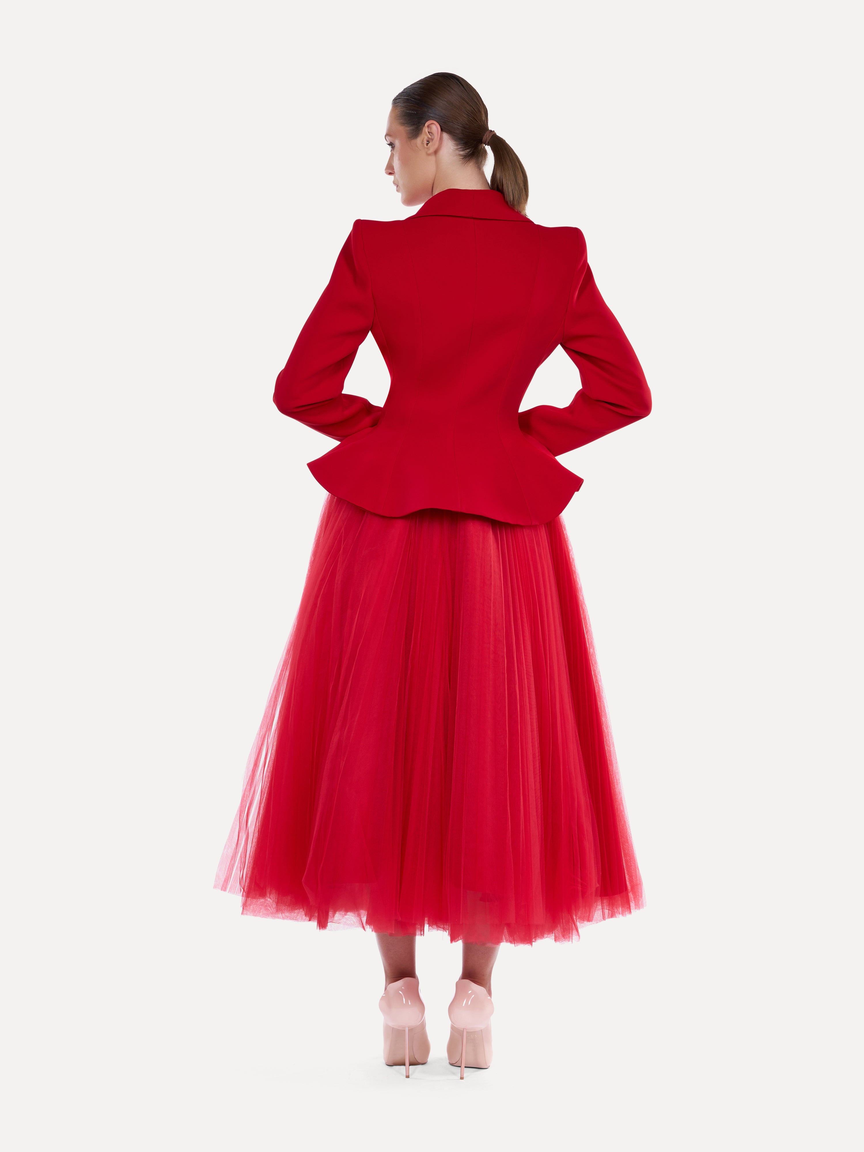 Costum cu sacou cambrat si fusta din tulle Araftu Couture