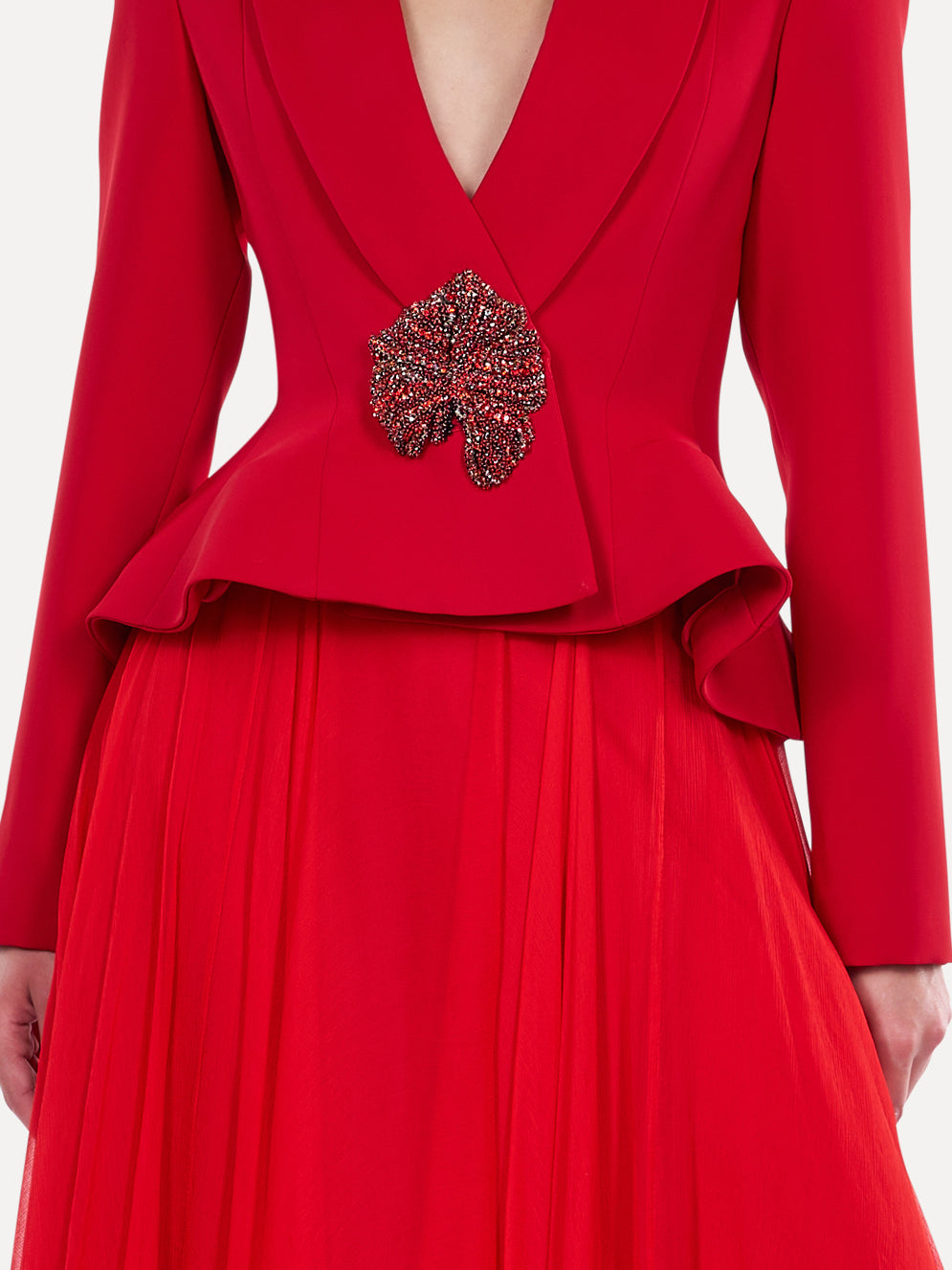 Costum cu sacou cambrat si fusta maxi din voal natural Araftu Couture
