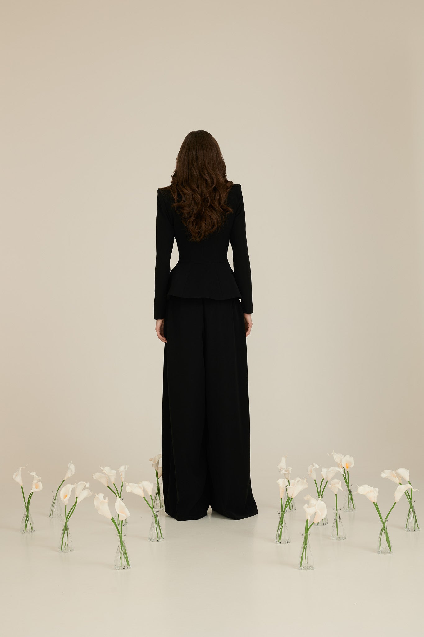 Suit with Wide Pants and Fitted Blazer