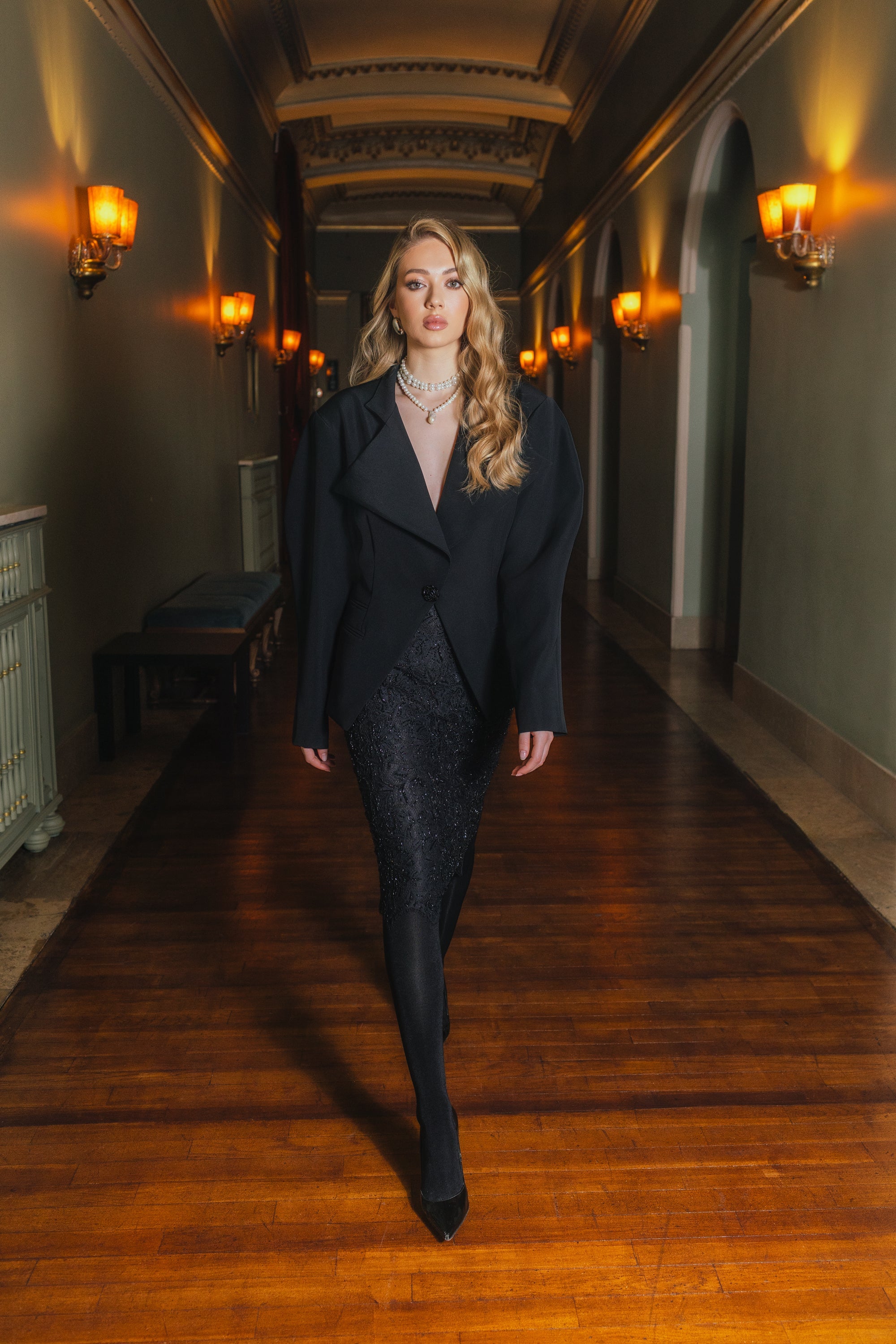 Costum cu fusta din dantela Araftu Couture