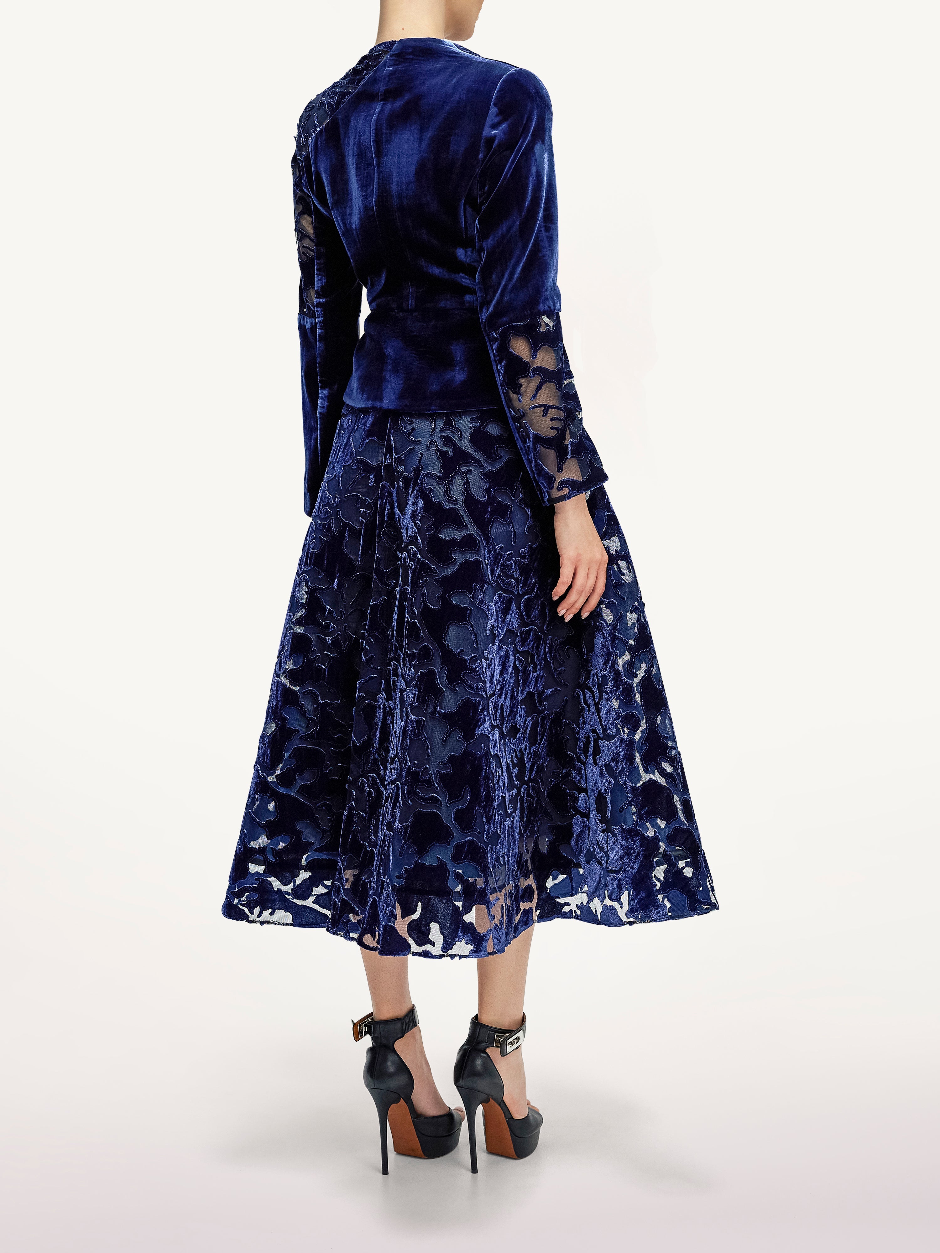 Costum din Catifea Cu Fusta Ampla Araftu Couture