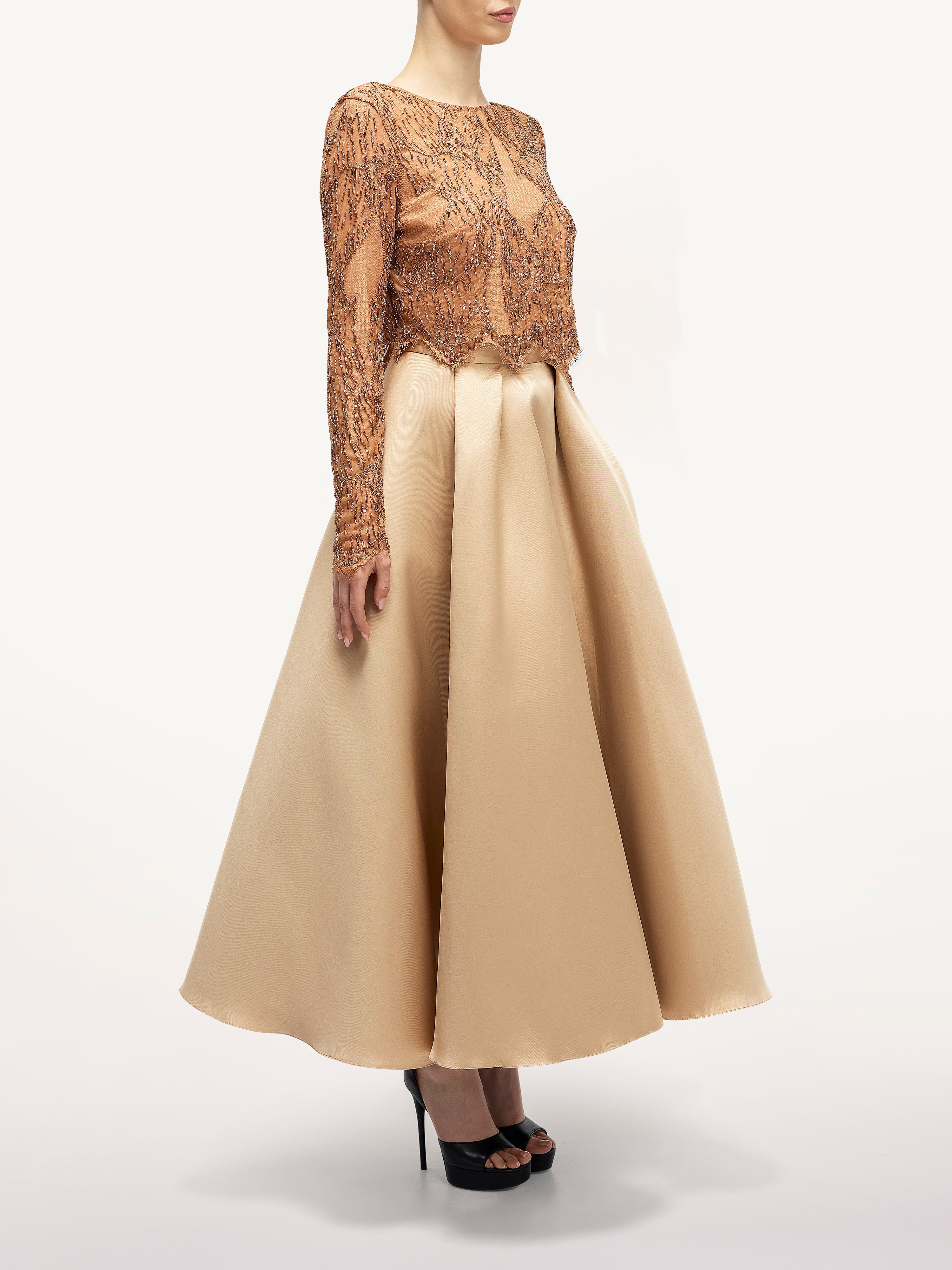 Costum cu Top Crop din Dantela si Fusta Araftu Couture