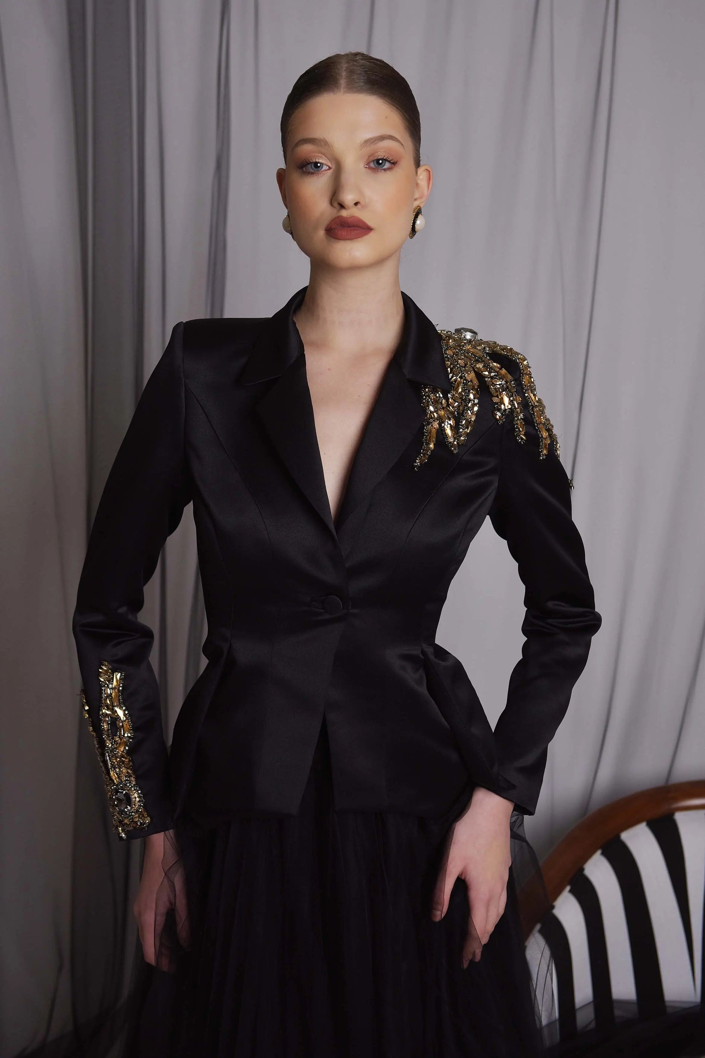 Sacou cambrat cu aplicatii Araftu Couture