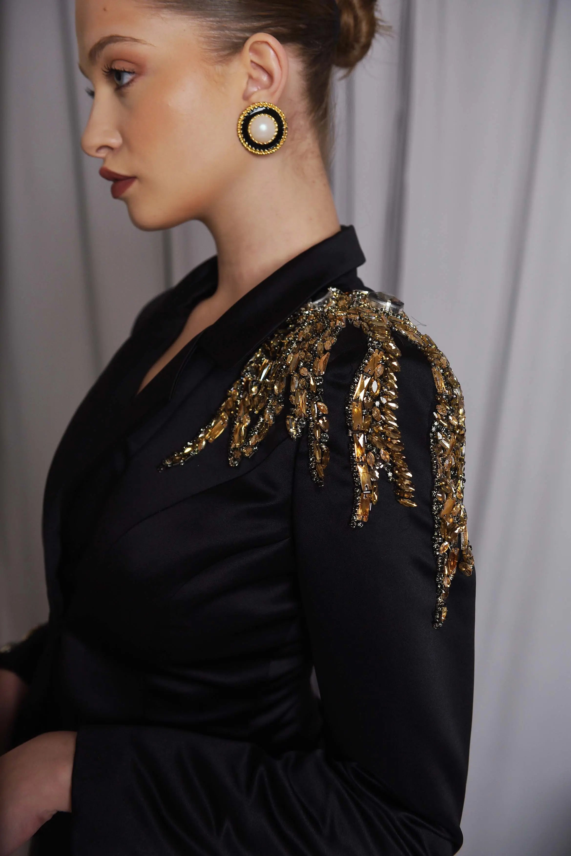 Sacou cambrat cu aplicatii Araftu Couture
