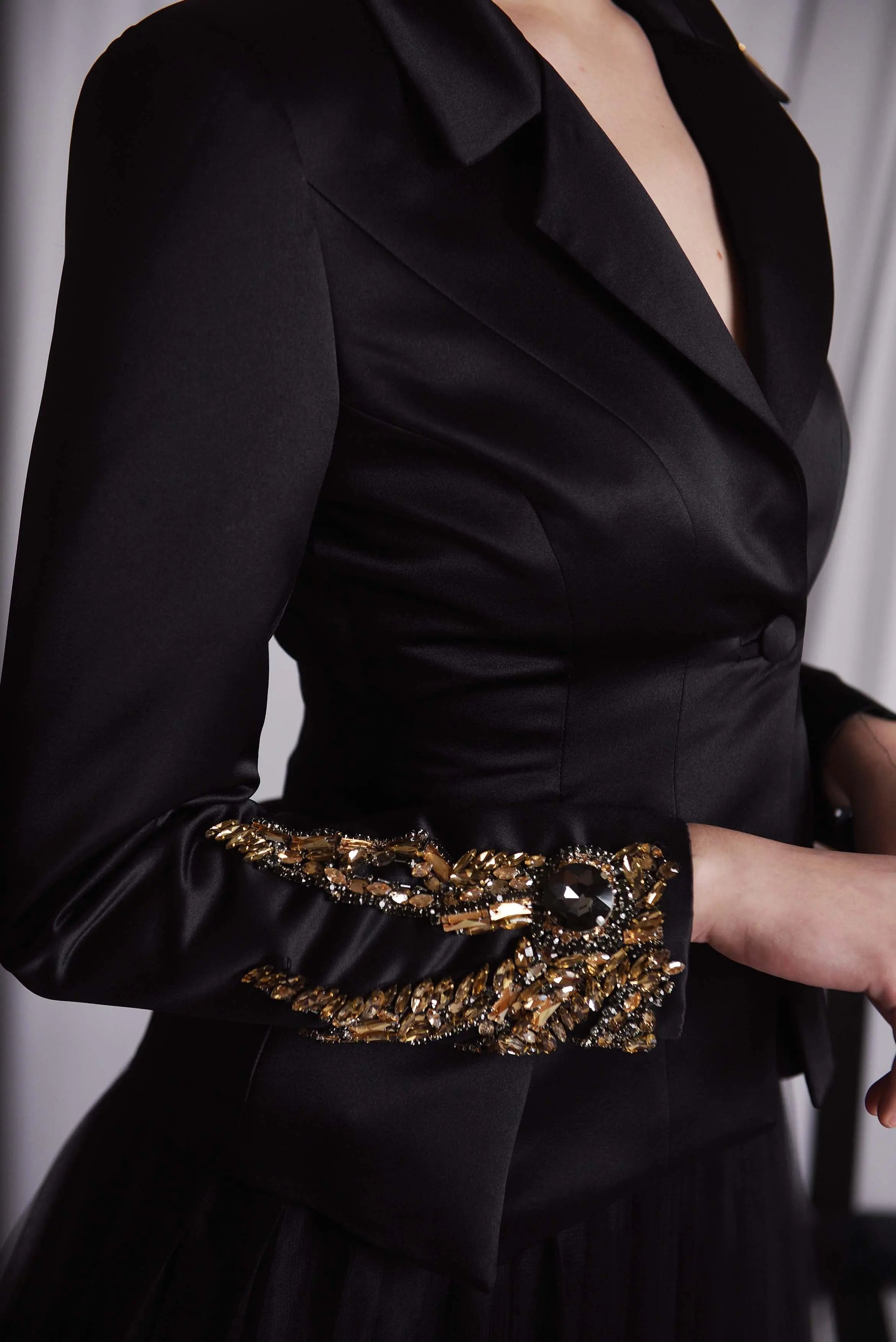 Sacou cambrat cu aplicatii Araftu Couture