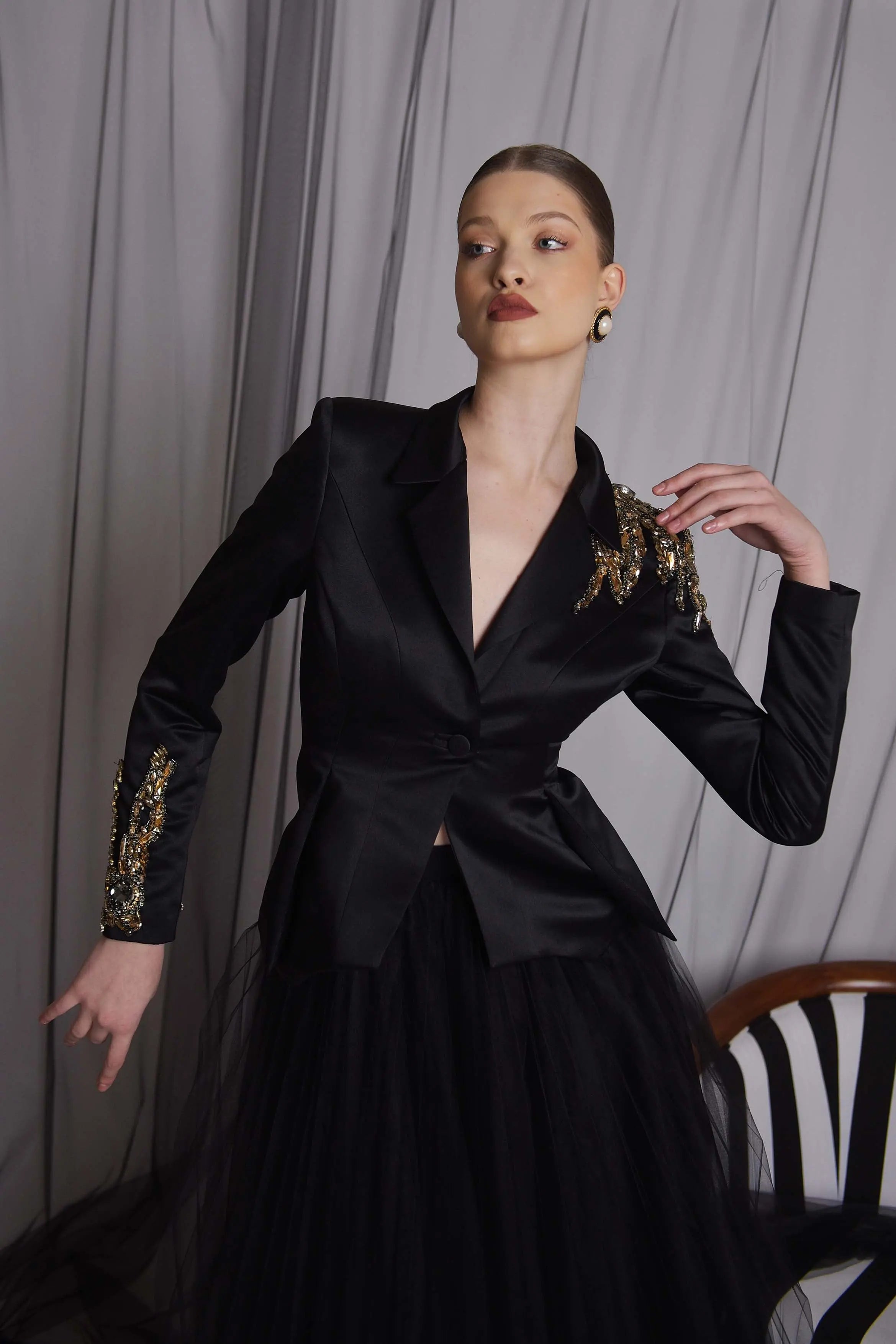 Sacou cambrat cu aplicatii Araftu Couture