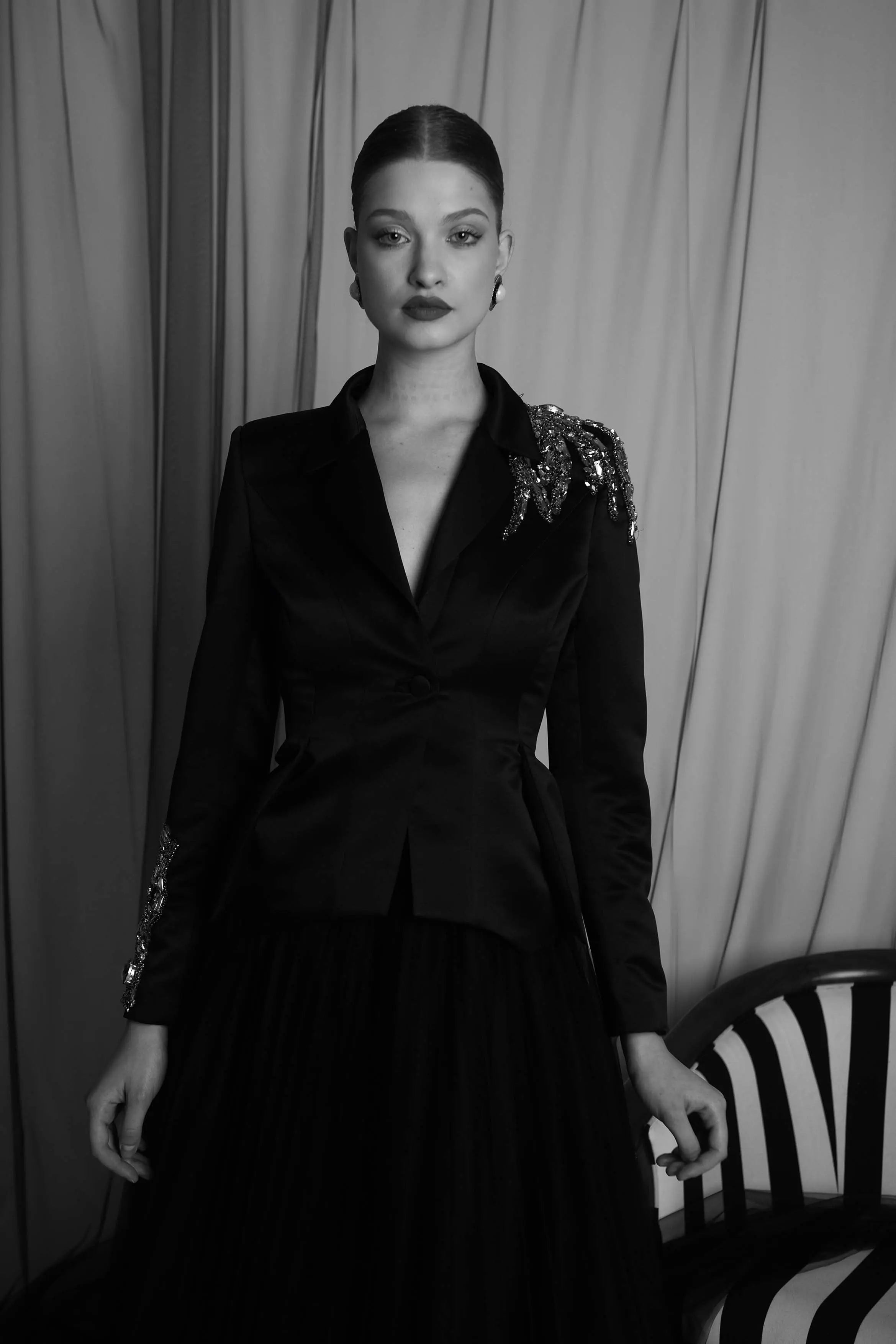 Sacou cambrat cu aplicatii Araftu Couture