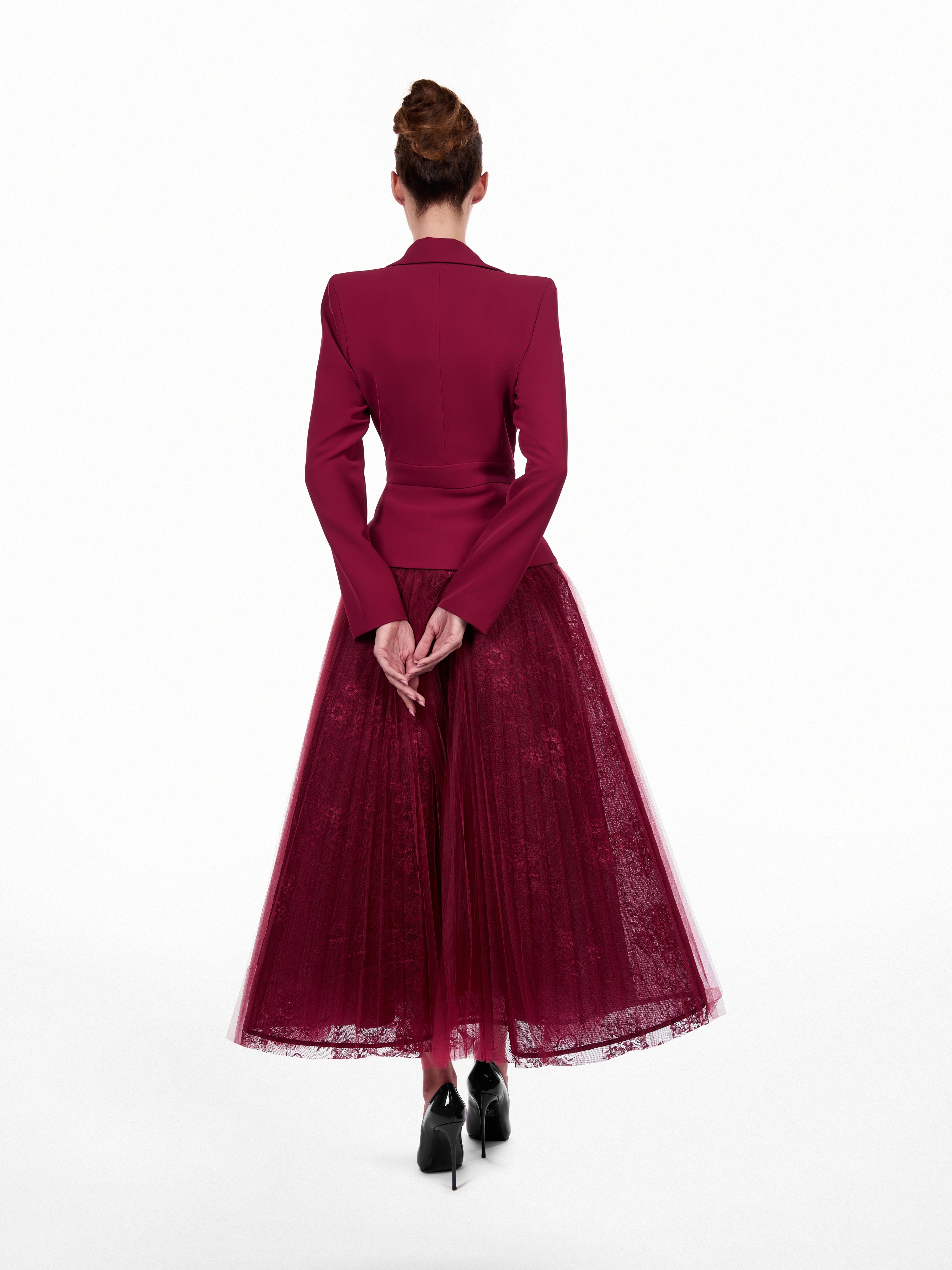 Costum cu fusta ampla din dantela Araftu Couture