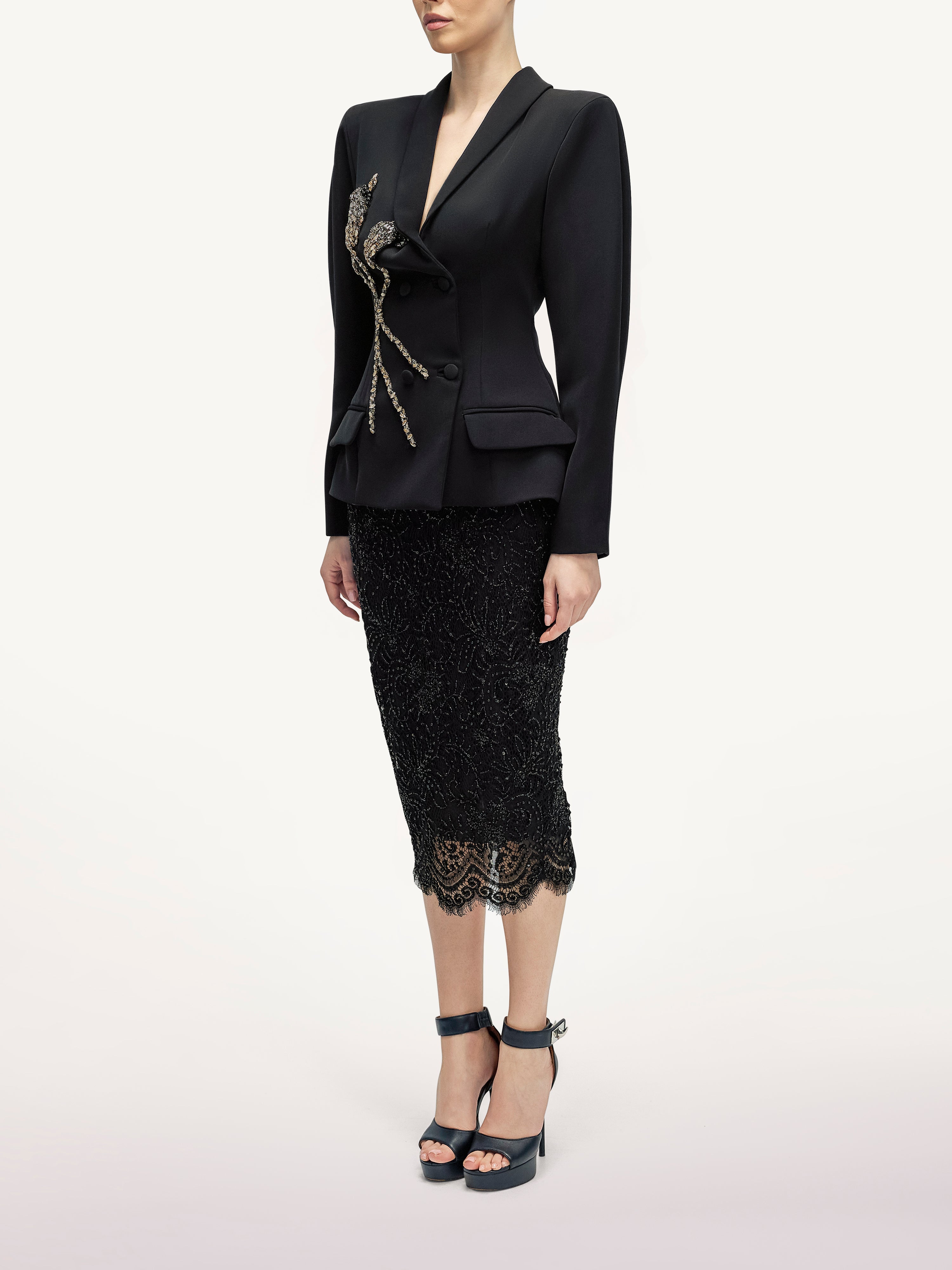 Costum Elegant cu Sacou cu Umeri Lati  Araftu Couture