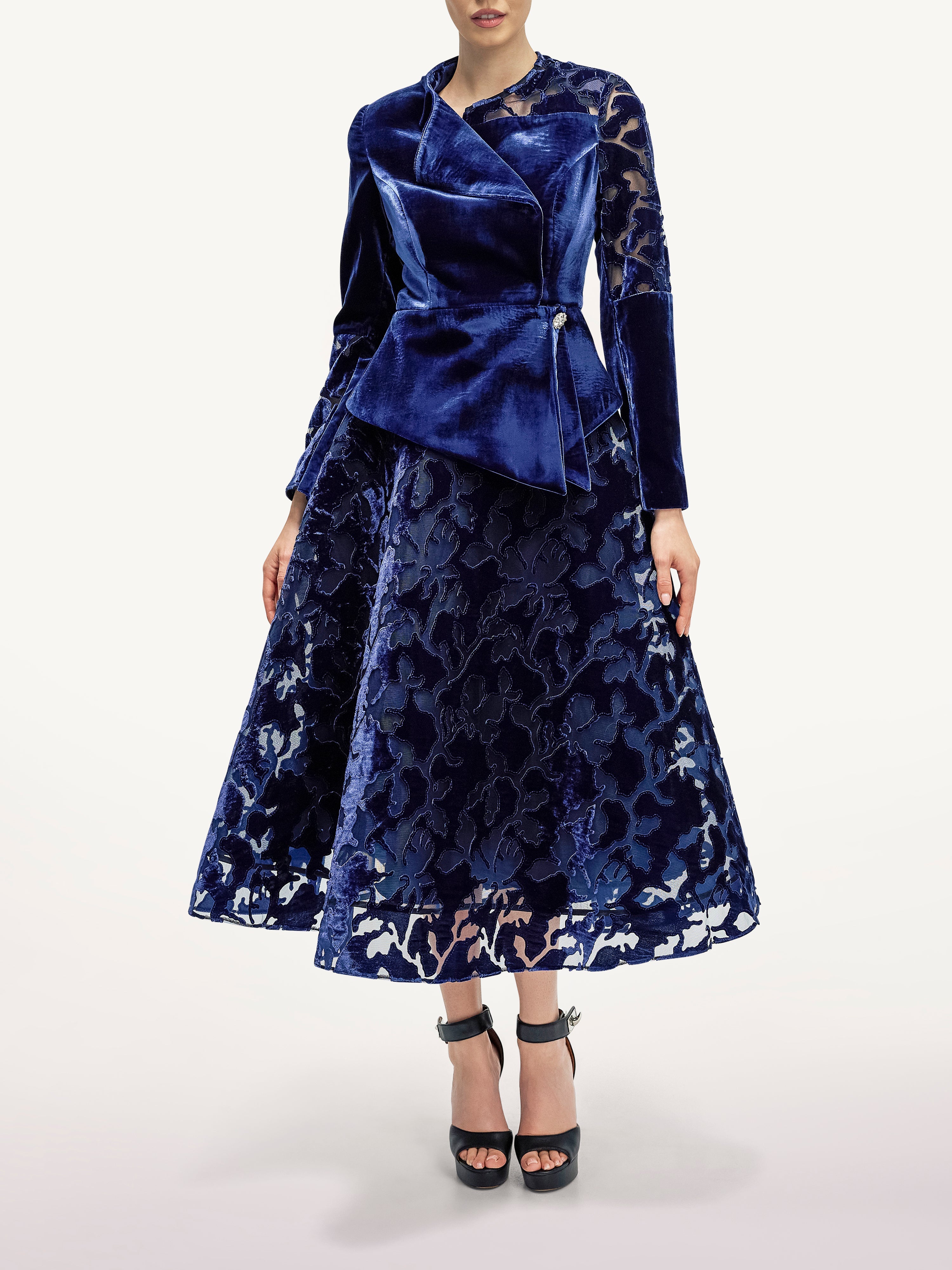 Costum din Catifea Cu Fusta Ampla  Araftu Couture