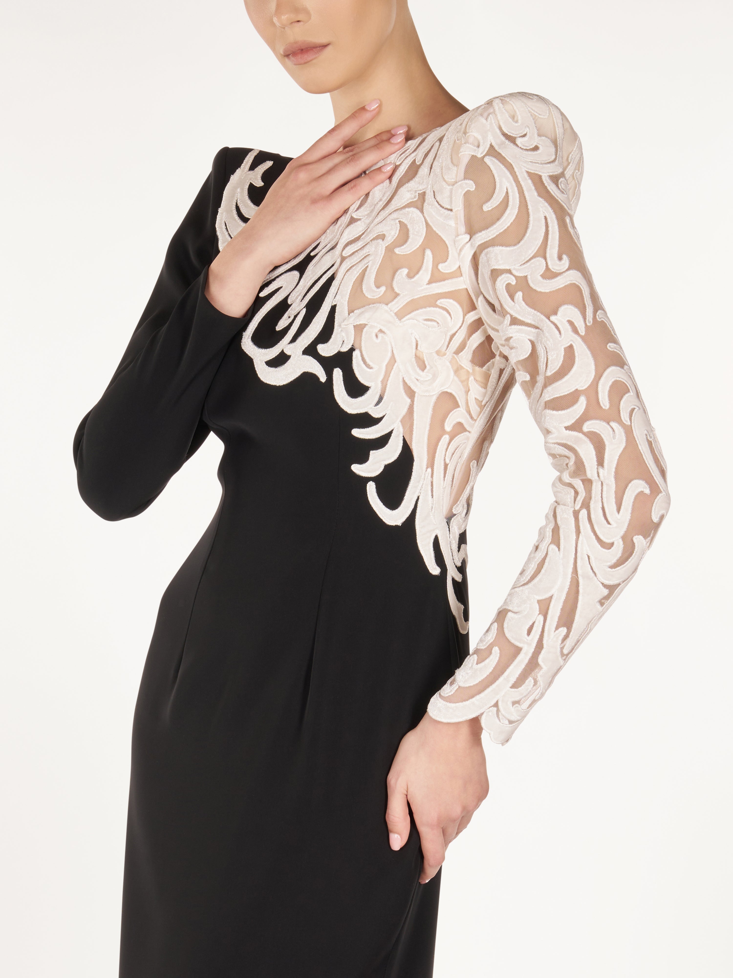 EVENING GOWN WITH VELVET LACE EMBROIDERY  Araftu Couture