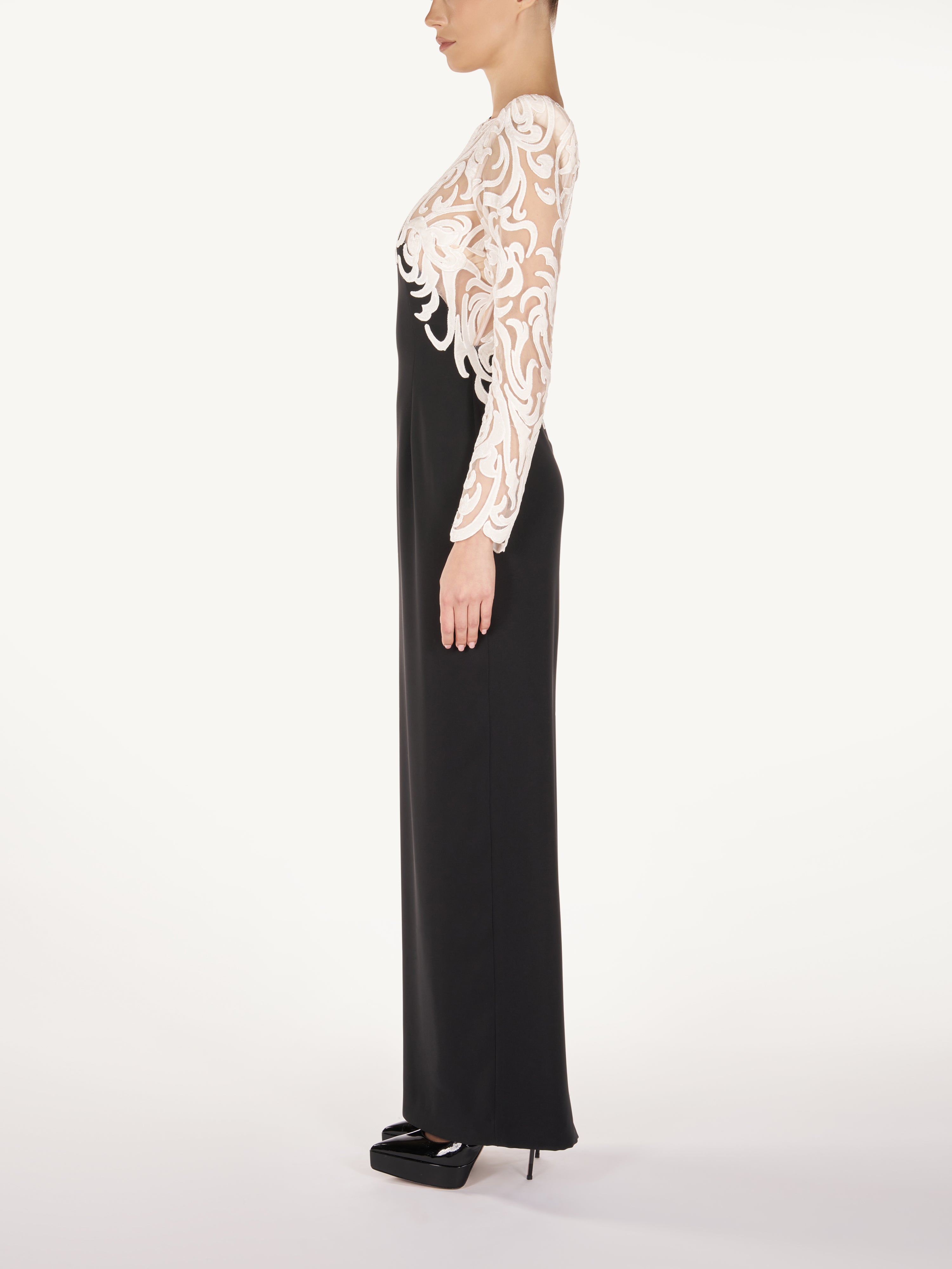EVENING GOWN WITH VELVET LACE EMBROIDERY  Araftu Couture